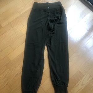 Lululemon align jogger in olive green